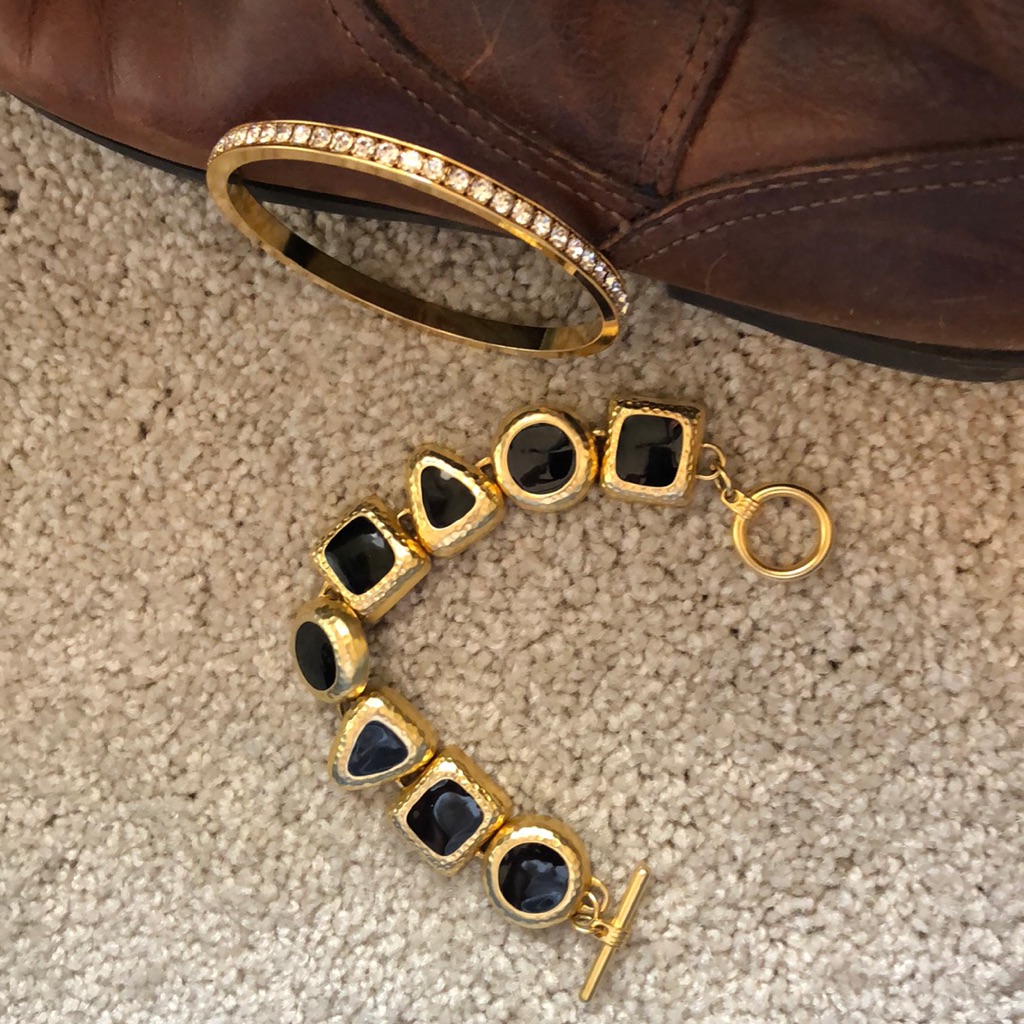 2 Bracelets